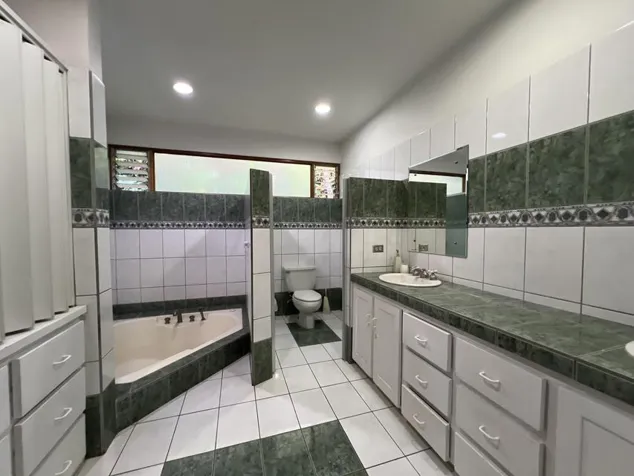Venta de Casa en Escazú-San Rafael. RAH 26-1295 en San Rafael, Escazú, San José — $850,000 - Foto 3 de 6