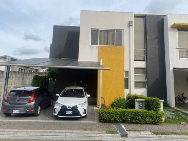 Venta de Casa en Santa Ana. RAH 24-119 in Santa Ana, San José — ₡ 160 000 000