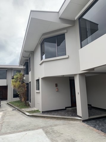 CASAS GEMELAS EN LA FAVORITA  PAVAS en Pavas, San José — $2,000