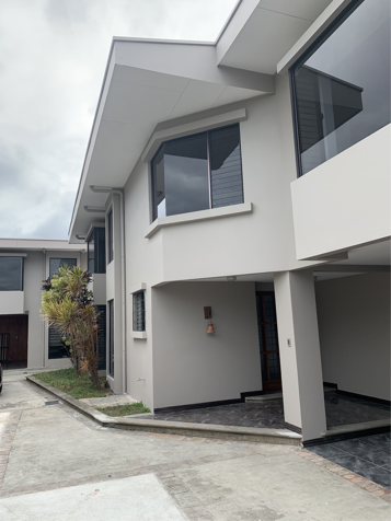 CASAS GEMELAS EN LA FAVORITA  PAVAS en Pavas, San José — $2,000