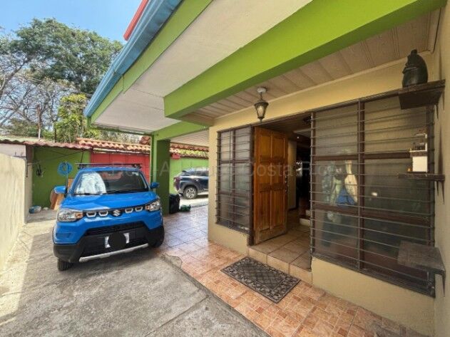 VENTA DE CASA+APARTAMENTO EN SAN VICENTE DE MORAVIA. in San Vicente, Moravia, San José — ₡ 135 000 000