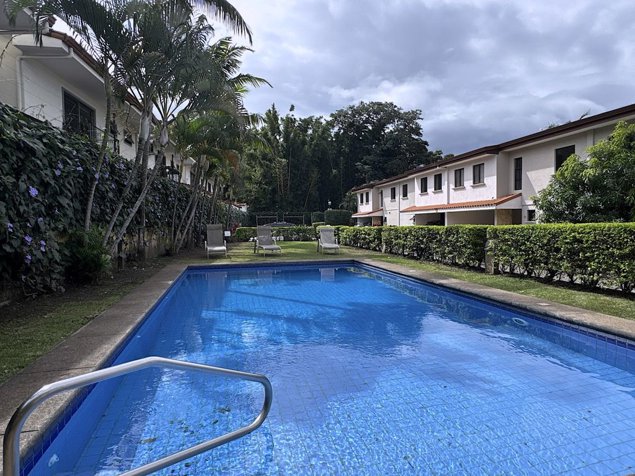 Exclusivo Townhouse en Venta en Pozos de Santa Ana, Costa Rica. in Pozos, Santa Ana, San José — $215,000 - Photo 2 of 37