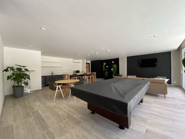 En Avenida Escazu, Apartamento para Alquiler. in Escazú, San José — $1,800 - Photo 2 of 10