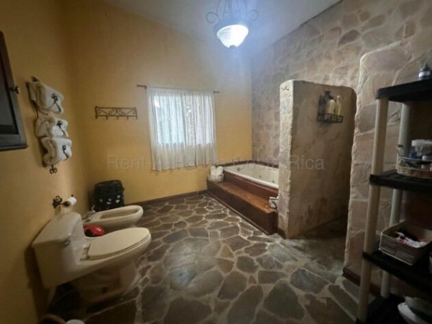Venta de Quinta con Amplia Casa y Vistas Panorámicas en Cebadilla de Turrúcares. RAH 26-2274 en Turrúcares, Alajuela — ₡ 230 000 000