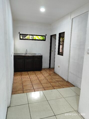 Alquiler de casa 250 mts Plaza Práktico  en Alajuela — ₡ 280 000