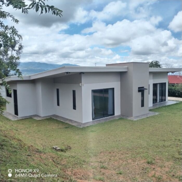 Casa moderna en San Rafeal Norte, Perez Zeledon. in San Isidro De El General, Pérez Zeledón, San José — $230,000