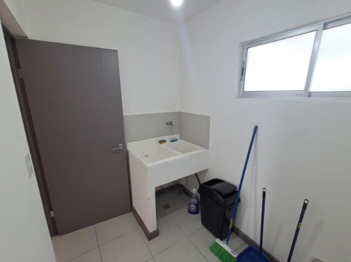 CASA EN VENTA EN SANTO DOMINGO DE HEREDIA in San Miguel, Santo Domingo, Heredia — $250,000