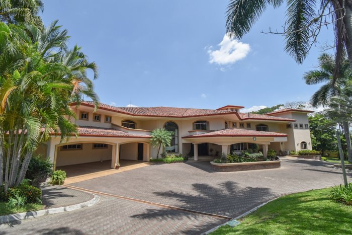 Propiedad de 10.746m2 con Lujosa Mansión en Escazú en San Rafael, Escazú, San José — $7,000,000