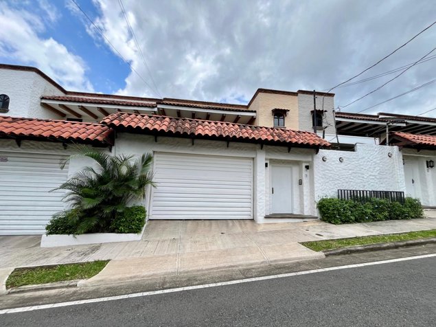 Casa Independiente San Antonio de Escazú en San Antonio, Escazú, San José — $415,000