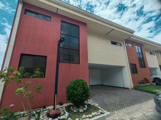 Casa en Venta en Condominio Vistas del Cafetal- Moravia en La Trinidad, Moravia, San José — 107 000 000 ₡ - Foto 2 de 32