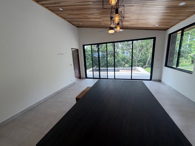 En construcción: casa tropical con acabados modernos. en Atenas, Alajuela — $400,000 - Foto 3 de 7
