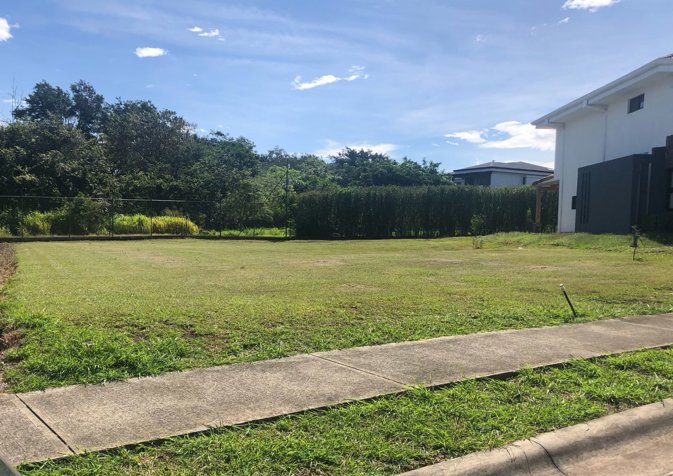 VENTA DE LOTE, ALAJUELA, LA GUACIMA, CONDOMINIO MADERO NEGRO en Guácima, Alajuela — $185,000 - Foto 3 de 4