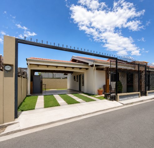Casa Independiente de Una Planta en Venta en La Guácima de Alajuela en Guácima, Alajuela — ₡ 118 000 000