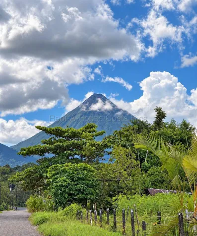 Cabaña cerca de La Fortuna: Naturaleza, Descanso y Potencial Airbnb por US$130,000 en Peñas Blancas, San Ramón, Alajuela — ₡ 60 000 000 - Foto 2 de 14