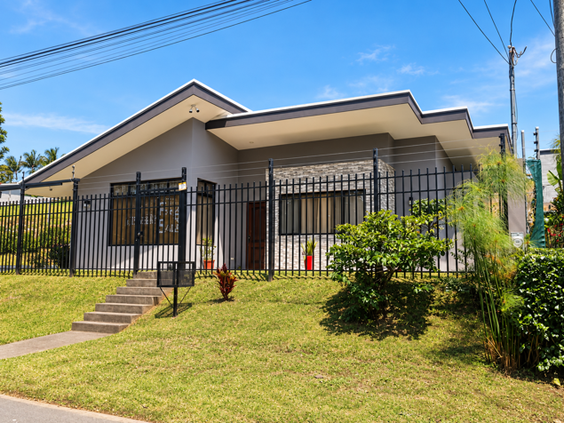 Modern house in Naranjo – fully furnished and move-in ready in San Juan, Naranjo, Alajuela — $900