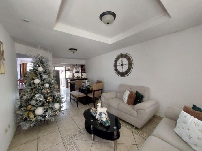 Se vende casa con mucha luz natural en San Pablo Heredia 26-1080 en San Pablo, Heredia — ₡ 95 000 000