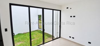 Alquiler de Hermosa Casa en Guachipelín de Escazú in Escazú, San José — $2,200 - Photo 4 of 12