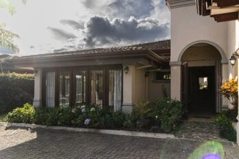 Venta de Casa en Colinas de Montealegre, Cartago – Seguridad, Espacios Amplios y Vistas Hermosas en San Juan, La Unión, Cartago — $1,200,000 - Foto 5 de 20