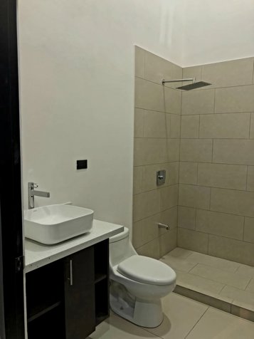 Moderna Casa en Condominio - San Ramón en San Ramón, Alajuela — ₡ 132 600 000 - Foto 3 de 6