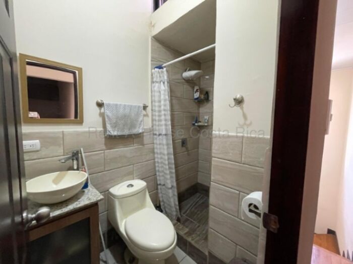 Venta de Acogedora Casa en Zapote de San José. RAH 26-1630 en Zapote, San José — ₡ 76 500 000
