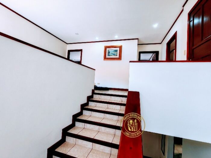 VENTA DE HERMOSA CASA ESCAZÚ, SAN ANTONIO  in San Antonio, Escazú, San José — $250,000 - Photo 2 of 35