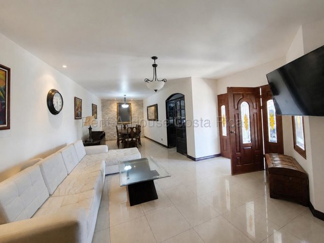 Casa en venta en Santo Domingo de Heredia  |  1 planta con jardín en Santo Domingo, Santa Bárbara, Heredia — ₡ 145 000 000