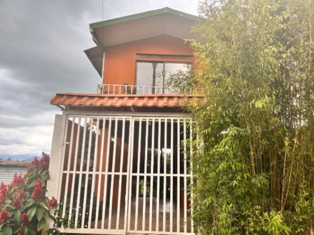 Venta | Casa de 4 habitaciones en Calle Guinealillo, Aserrí #26-844 GS en Aserrí, San José — $178,500