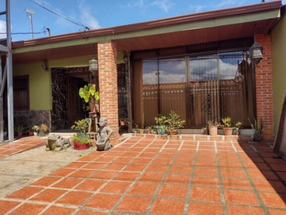 Venta de Casa en Oreamuno de Cartago. RAH 26-1242 en San Rafael, Oreamuno, Cartago — $155,000