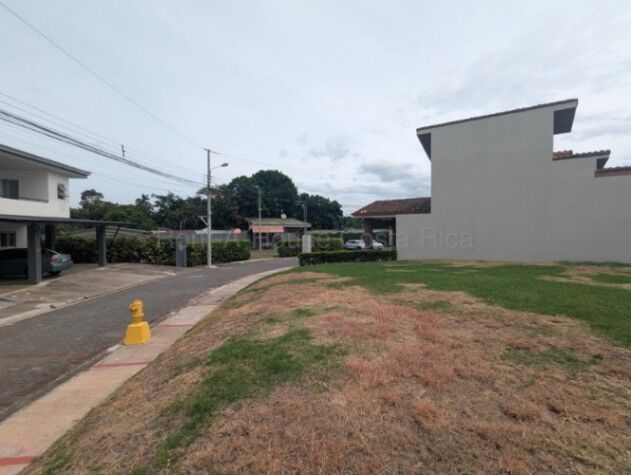 Venta de Lote en Río Oro de Santa Ana. RAH 27-92 in Uruca, Santa Ana, San José — $125,000