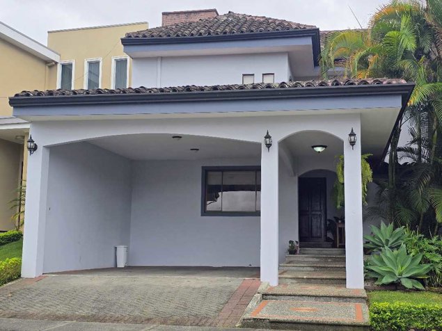 VENTA CASA en LOMAS DE GRANADILLA  (JK) en Granadilla, Curridabat, San José — $350,000