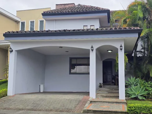 VENTA CASA en LOMAS DE GRANADILLA  (JK) en Granadilla, Curridabat, San José — $350,000