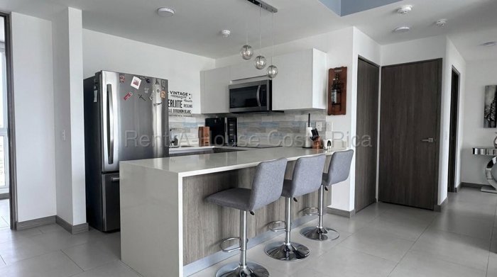 APARTAMENTO EN VENTA EN SAN RAFAEL ESCAZÙ en Escazú, San José — $195,000 - Foto 2 de 11