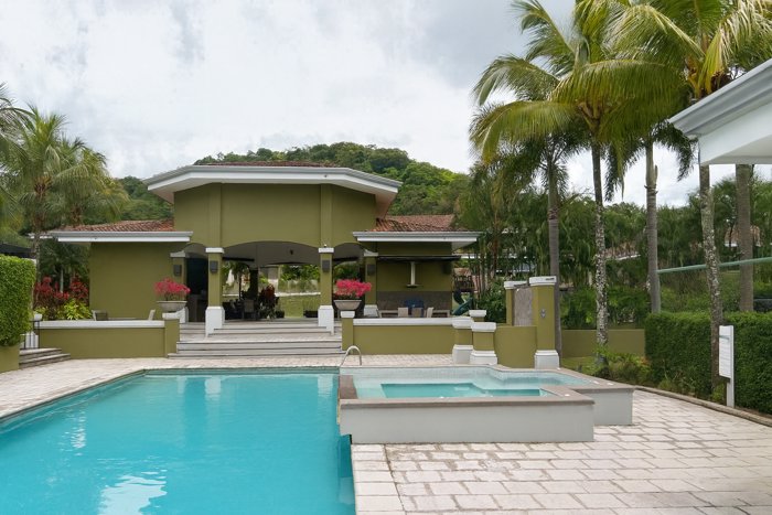 Casa en Condominio con Amenidades Completas – Pozos de Santa Ana en Pozos, Santa Ana, San José — $390,000