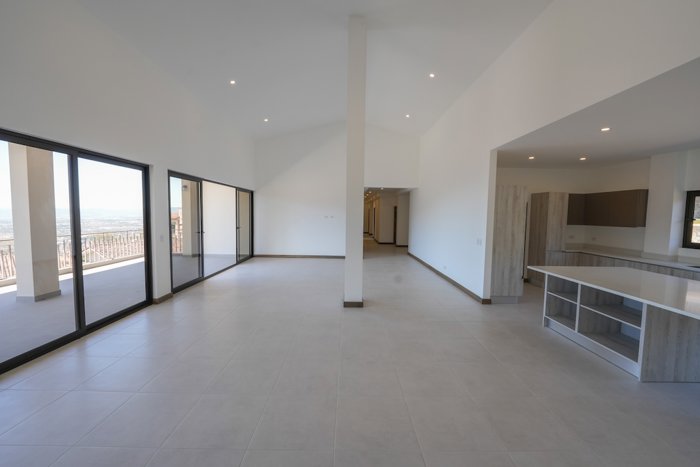Penthouse de 4 Habitaciones en Condominio Vista Al Valle in Santa Ana, San José — $650,000 - Photo 3 of 19