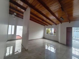 Venta de Residencia Contemporánea en Mercedes Norte, Heredia. RAH 27-541 - Foto 2 de 3