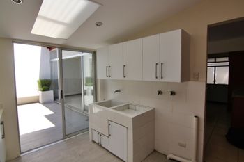 Venta casa de 2 pisos con jardín y terraza, Moravia. (FE) en San Vicente, Moravia, San José — $198,000 - Foto 5 de 17