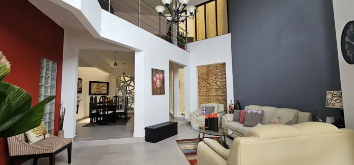 Venta de Casa en Rohrmoser, San José. en Mata Redonda, San José — ₡ 160 000 000
