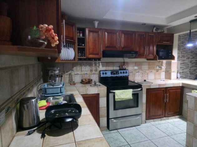 Venta de Casa + APTO en Cartago-San Nicolás. RAH 27-107 en San Nicolás, Cartago — $171,000