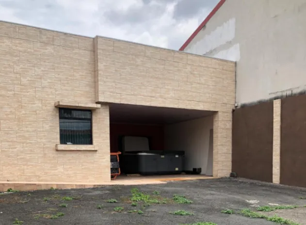 Venta de casa en Hacienda Vieja. Para Remodelacion o Desarrollo en Curridabat, San José — $400,000