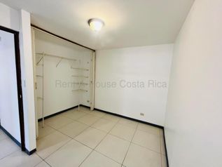 Venta de Apartamento en San Fco de Dos Ríos, San José. RAH 26-2104 in San Francisco de Dos Ríos, San José — $107,500 - Photo 4 of 6