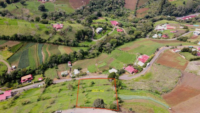 Espectacular Terreno con Vistas a la Montaña en Zarcero | 3000 m² en Zarcero, Alajuela — ₡ 67 000 000 - Foto 2 de 12