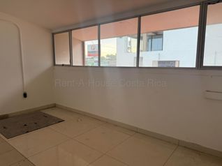Venta de local comercial de 2 niveles en Guachipelín de Escazú #27-547 GS en San Rafael, Escazú, San José — $175,000 - Foto 5 de 8