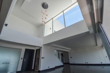 Penthouse de 3 habitaciones en La Sabana en Mata Redonda, San José — $4,800 - Foto 4 de 40