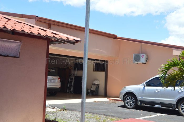 Venta de Hermosa Casa en San Isidro, Alajuela / Mls. 26-1597 OFC JB en San Isidro, Alajuela — $604,395 - Foto 3 de 9