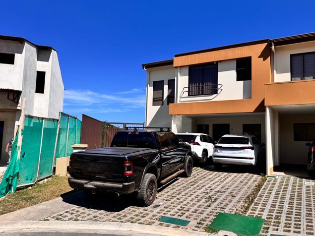 Venta de casa en Condominio La Floresta, 4 habitaciones in Concepción, La Unión, Cartago — $360,000 - Photo 1 of 27