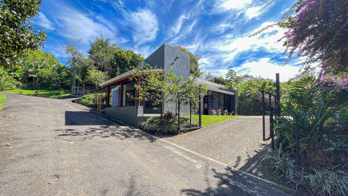 Modern House in Gated Community – Cerro Luna, Atenas in San José, Atenas, Alajuela — $230,000