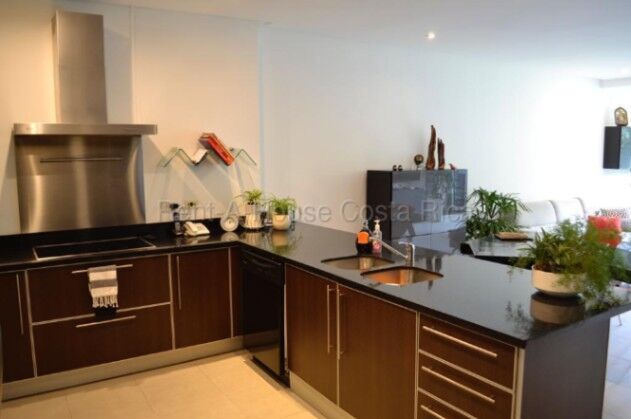 Se alquilla Apartamenrto en Santa ana #26-2123 en Santa Ana, San José — $1,900