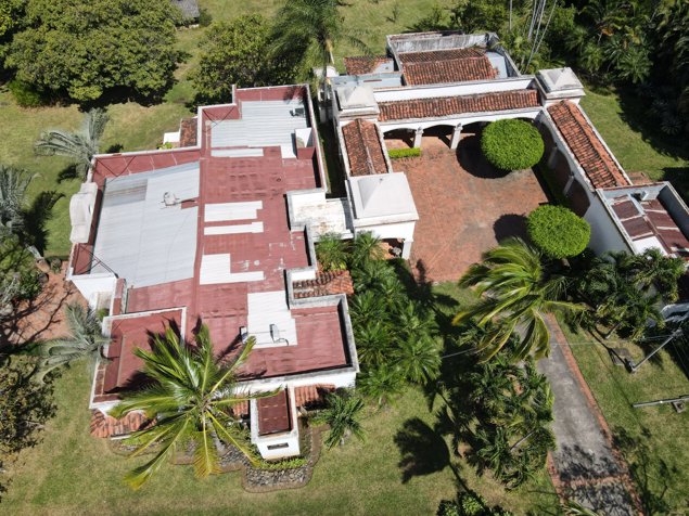 Casa en venta en venta con piscina, cancha tenis plaza de futbol en San Rafael, Alajuela — $1,650,000