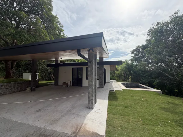 En construcción: casa tropical con acabados modernos. en Atenas, Alajuela — $400,000
