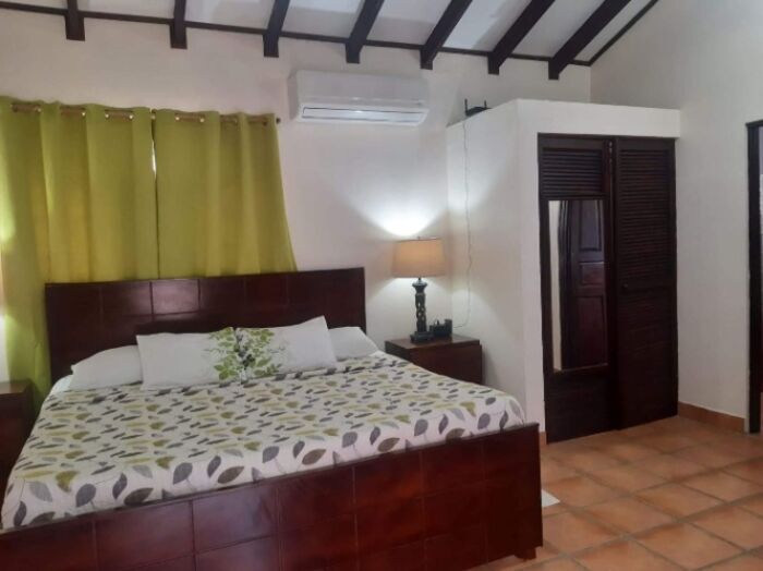 Venta de Casa de Playa en Parrita, Puntarenas.  in Parrita, Puntarenas — $285,000